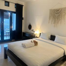Little White Pavilion小白楼，位于Sampalan的酒店