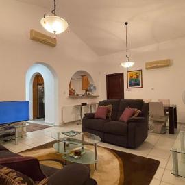 Tala Heights Luxury 3Bedroom Villa- Private Pool, Garden & Sunset Views，位于Tala的酒店