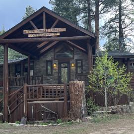 Two Bridges Lodge，位于Bailey的酒店
