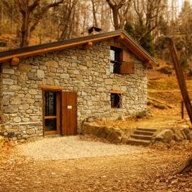 Chalet in the chestnut woods，位于Cimbergo的酒店