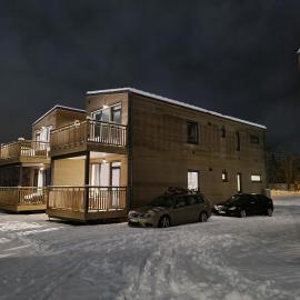 Familjevänligt nära barnbacke，位于Järbo的酒店