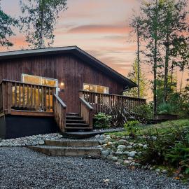 Little Bear Cabin at Raven's Moon，位于尤克卢利特的酒店