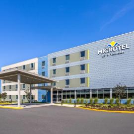 Microtel Inn & Suites by Wyndham Rehoboth Beach，位于柏斯海滩的酒店