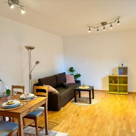 Happy Home near Airport - Free Parking，位于施韦夏特的酒店