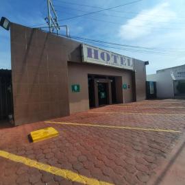 Garcia's Suites y Hotel Villegas，位于Linares的酒店