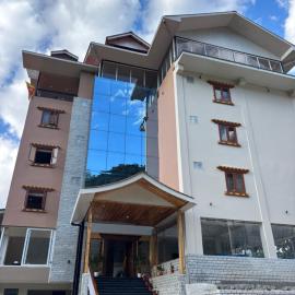 Wisteria Crystal Manor，位于佩林的酒店