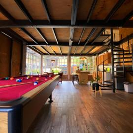 Casa Encino con alberca climatizada en Tepoztlán，位于迪坡斯特兰的酒店