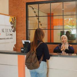 Autumn Living Hotel Kapsul，位于泗水的酒店