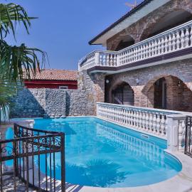 Casa Oasa Boutique rooms Gourmet Pizza Pool near Koper，位于科佩尔的酒店