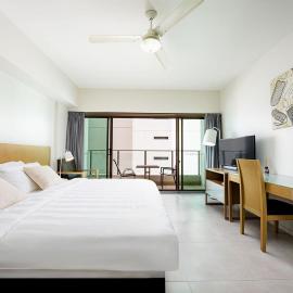 Darwin Apartment Hotel, Kitchen & Pool& Car Park