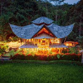 Luxury Nyan Bamboo House Sidemen，位于Selat的酒店