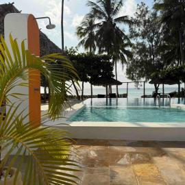 Amani Palms by Manolo Beach Resort，位于乌罗阿的酒店