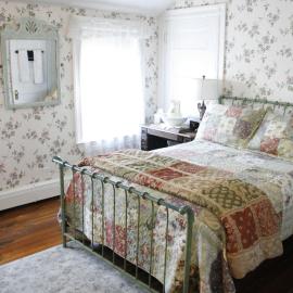 The Coolidge Corner Guest House: A Brookline Bed and Breakfast，位于布鲁克林的酒店