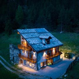 Rifugio Combe D'Imbert Vittoria，位于Champ Quartier的酒店