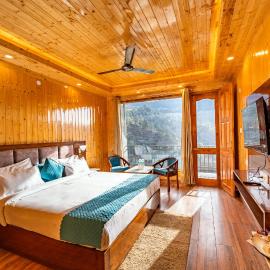 Vedikant Pine Tree Resort，位于柴尔的酒店