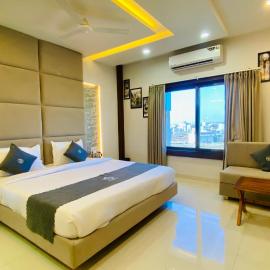 Hotel Madhur Pithampur，位于Akolia的酒店