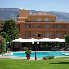 Sunny Palace Hotel Restaurant,位于Prossedi的酒店