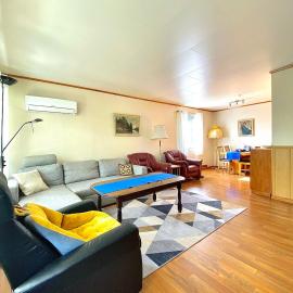Charming house near city centre & Senja!，位于芬斯内斯的酒店