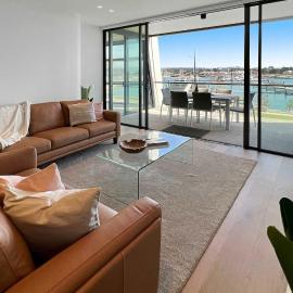 Marina Vista - Waterfront Apartment