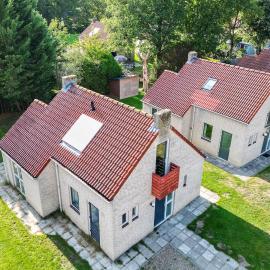 Sfeervol wellnesshuis met privé sauna en tuin，位于Ewijk的酒店
