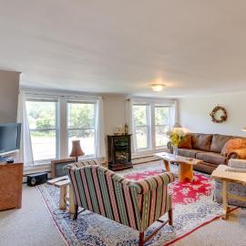 Manchester Center Retreat w/ Mtn View, Near Skiing，位于曼彻斯特中心的酒店