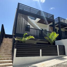 Sea View Condo, 5 Mins from UVF Intl Airport，位于Morne Caillandre的酒店