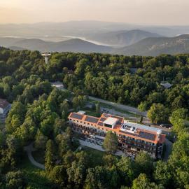 Cardoner Hotel és Konferenciaközpont，位于多博戈科的酒店