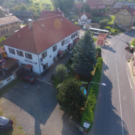 Hotel Kovarna，位于德辛的酒店