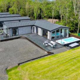 Finest Retreats - Silverwood Executive Chalet，位于Errol的酒店