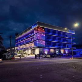 Xiaos Henderson Hotel,位于Lungga的酒店