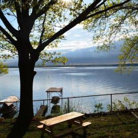Anthony Beach - Seneca Lakefront Retreat w Covered Dock Lounge Area - Hot Tub & Fire Pit - Pets OK，位于彭延的酒店