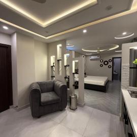 Serenity Residence Room Studio 1BHK，位于Rachiāl的酒店