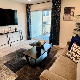 Cozy Century City 2 Br Sleeps 6 with Parking 505