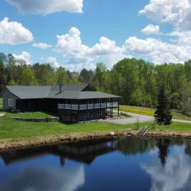 Cajun Cabin Private Nature Resort，位于Minden的酒店