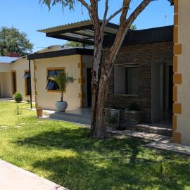 The Homely Curve Guesthouse，位于马翁的酒店