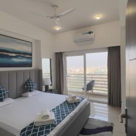 Namah Resort stay with kitchen near Prem Mandir，位于范兰德凡的酒店