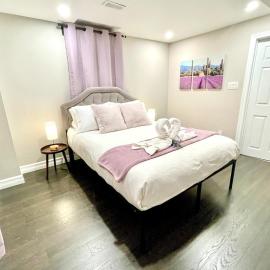 Violet Escape Modern Apt 1B 1B, Kitchen, Parking