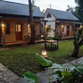 Saung Pak Enan Cabins & Villa，位于Cibitung的酒店