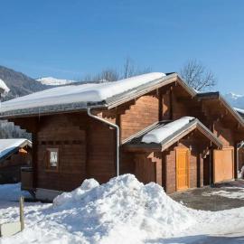 Eden Criou - Chalet 7 à 9 personnes - piscine - sauna，位于莫里永的酒店