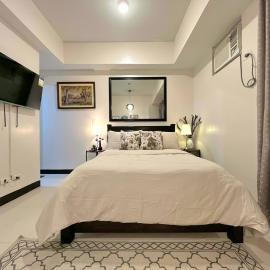 Vintage Colonial Chic with Netflix Disney at Manhattan，位于Sampong的酒店