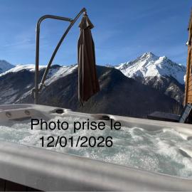 Tiny House tout confort au cœur des Pyrénées calme, vue et détente，位于Grailhen的酒店