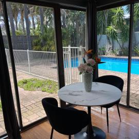 Relaxing Oasis for Families- Pool& Lush Yard