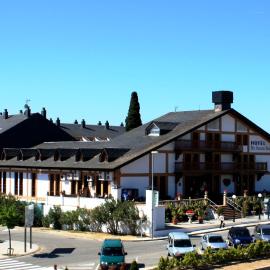 Santa Susanna Resort Affiliated by FERGUS，位于圣苏珊娜的酒店