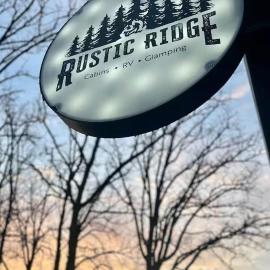 Rustic Ridge，位于Gentry的酒店