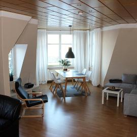 Villa Schlossblick I - Zeit zum Entspannen in exklusiver Ferienwohnung mit Panoramablick, Parkplatz, WLAN, Smart-TV，位于韦尼格罗德的酒店