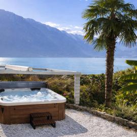 Luxury Swiss Chalet | Lake View • BBQ • A/C • SPA • Interlaken，位于Niederried的酒店