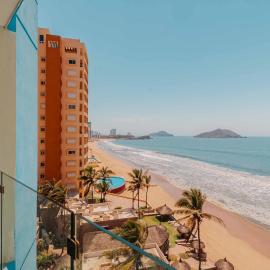 Garner Hotel Mazatlan Beach by IHG，位于马萨特兰的酒店