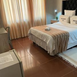 Punyu International Hotel，位于Oniipa的酒店