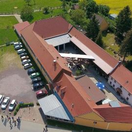 Hotel Sonnekalb，位于萨勒河畔瑙姆堡的酒店