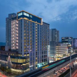 I Square Hotel，位于金海市的酒店